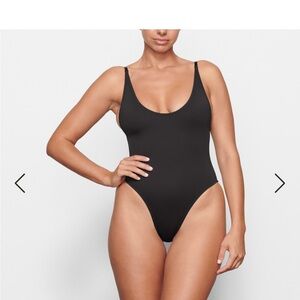 NWT Skims signature swim SCOOP NECK ONE PIECE ONYX